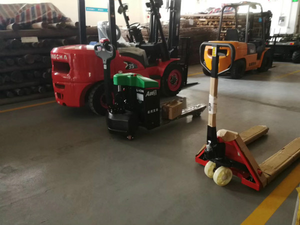 怎么操作叉車才安全？這些危險要規(guī)避！