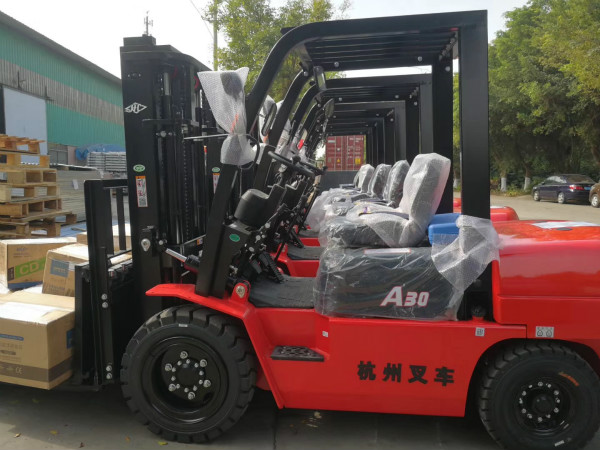 叉車(chē)轉(zhuǎn)向沉重？叫你這些方法排除！