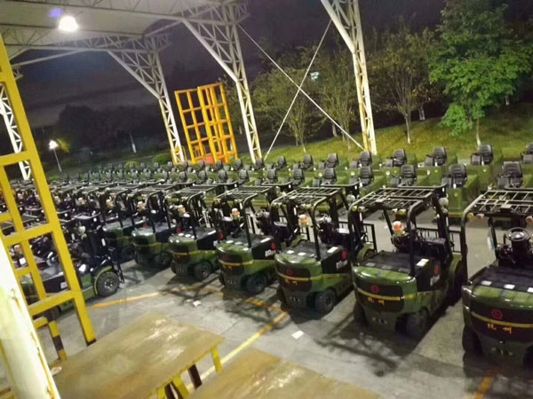 中國(guó)人民解放軍采購(gòu)杭州叉車案例