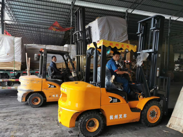 內(nèi)燃叉車(chē) 內(nèi)燃叉車(chē)