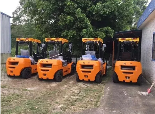 【叉車操作小知識】內(nèi)燃叉車要怎么換擋？