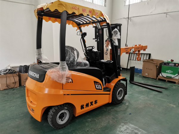 【叉車保養(yǎng)小知識】叉車電池怎樣加水才正確？